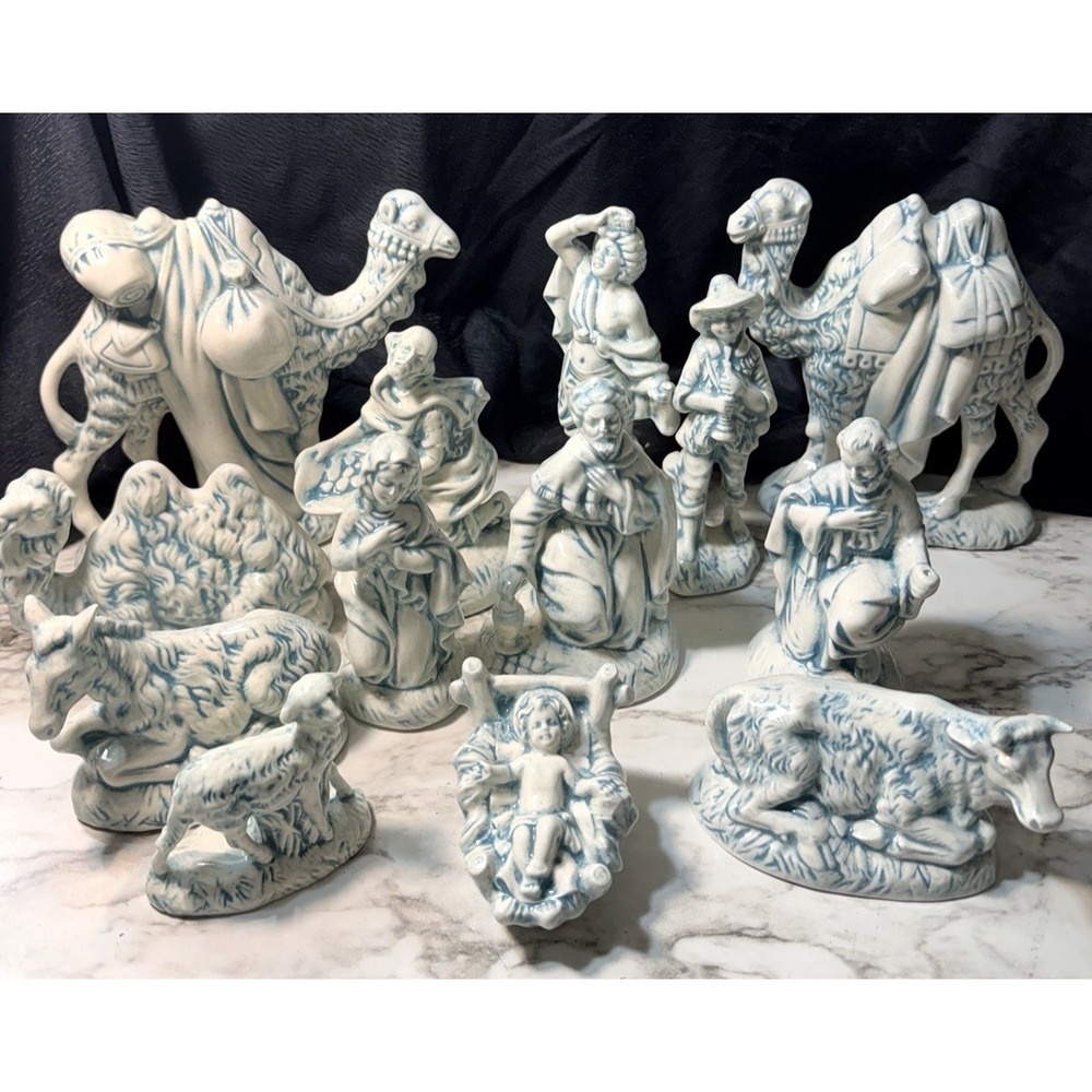 Vintage Atlantic Mold Blue/white 13 Piece Nativity Set (P2934)
